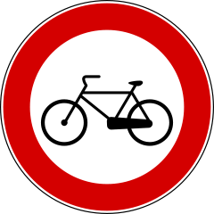 il segnale raffigurato vieta il transito ai tricicli a motore